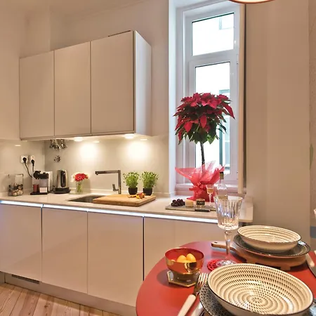 Apartment Stylish Estrela By Lovelystay
